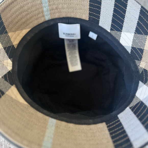Burberry Bucket Hat Large - Picture 2 of 3